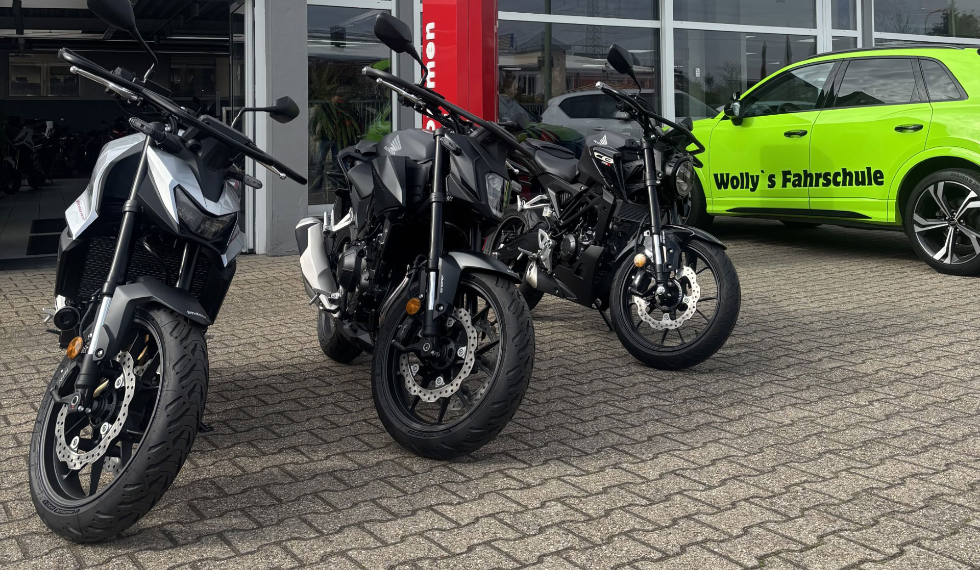 Wollys Fahrschule die Maschinen für deinen Motorrad Füherschein in Kerpen